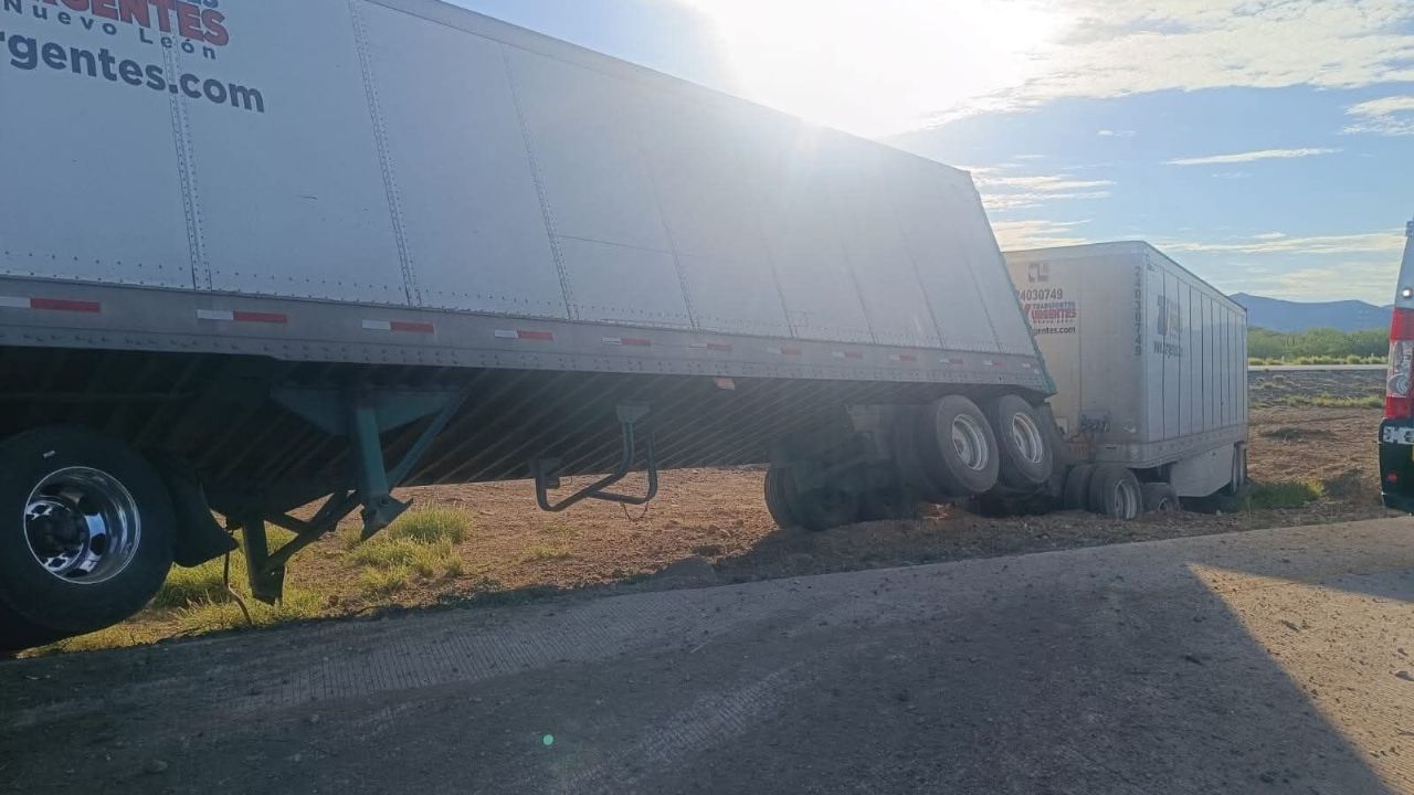Tractocamión protagoniza fuerte accidente en carretera Ciudad Obregón–Guaymas