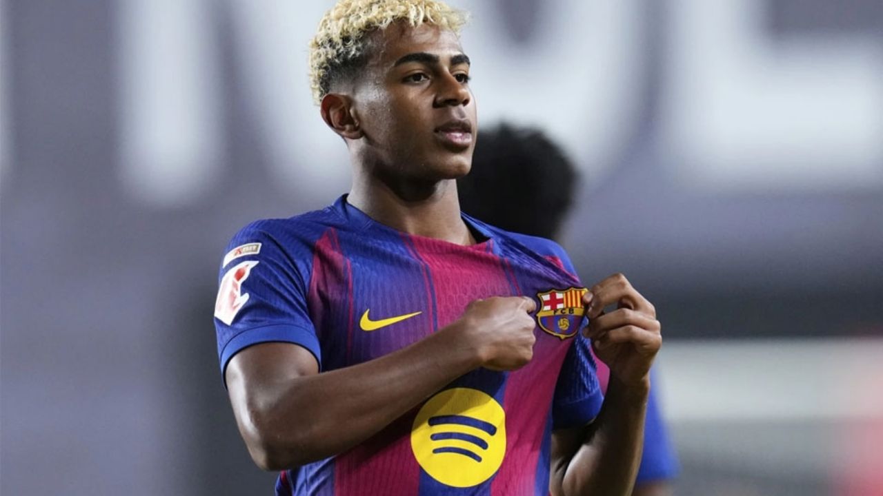 Joan García y el arbitraje rescatan al Barcelona en su visita al Rayo Vallecano