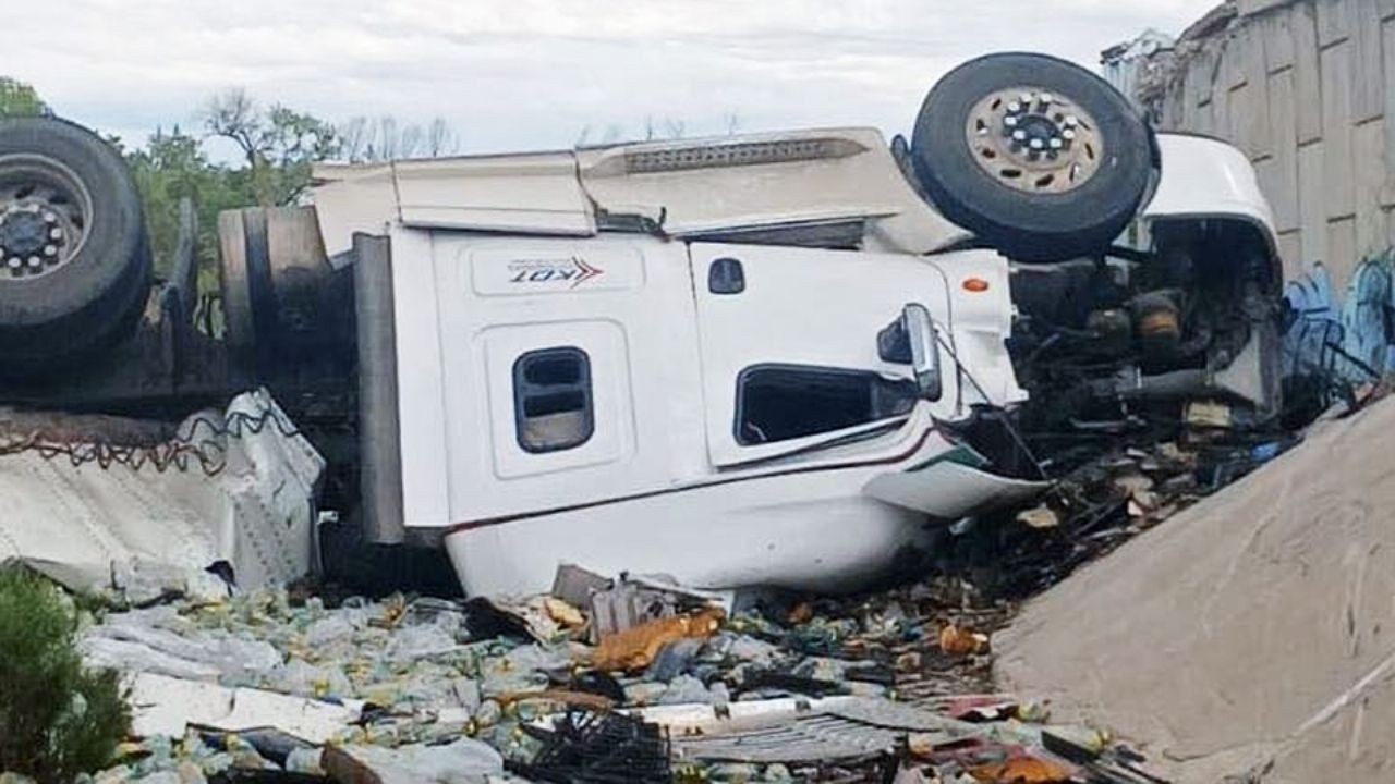 Muere chofer de tráiler en carretera Magdalena – Santa Ana; quedó prensado tras volcar
