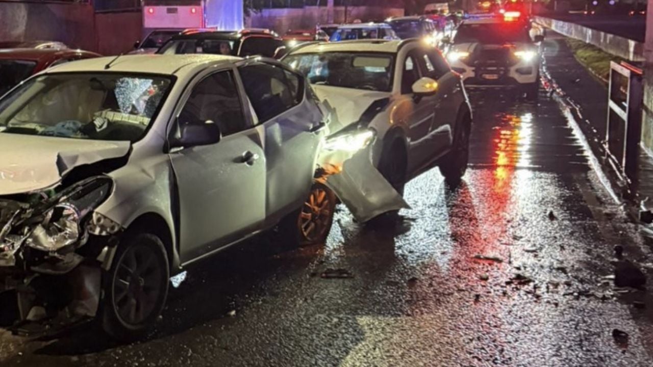 Reportan choque múltiple en avenida Gran Canal; encharcamientos, la causa del siniestro