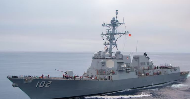 EE.UU. suma un crucero de misiles y un submarino nuclear a su despliegue frente a Venezuela