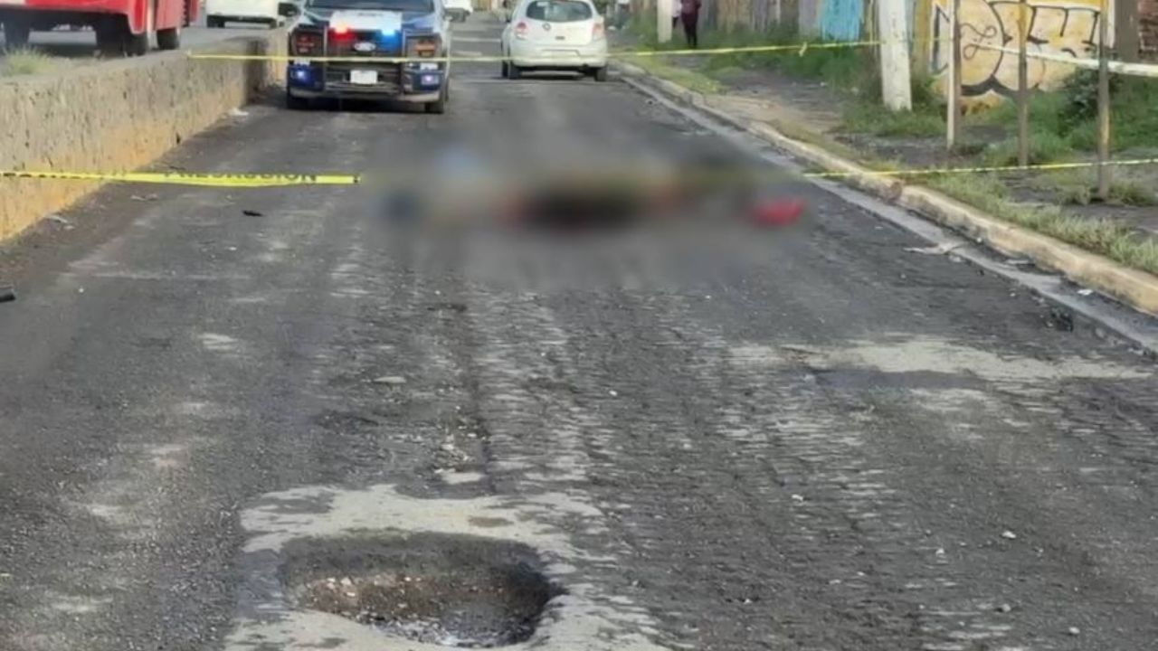 Jalisco: Muere mujer motociclista tras caer en bache y sufrir grave lesión en la cabeza