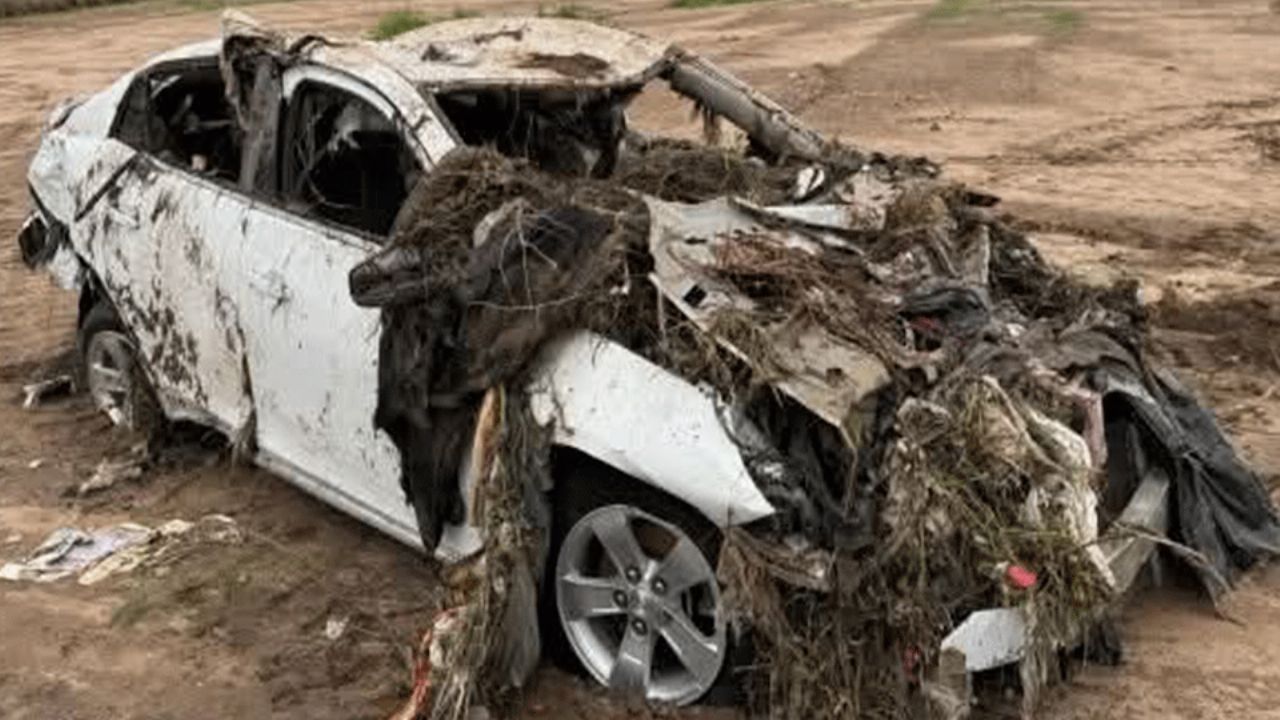 VIDEO: Vehículos dañados tras intensas lluvias en Hermosillo; uno quedó como pérdida total