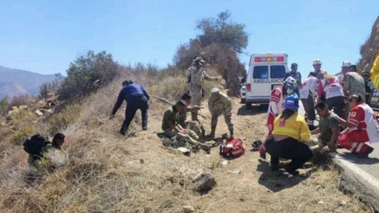 Accidente en carretera Ensenada-San Felipe deja un militar muerto y varios heridos