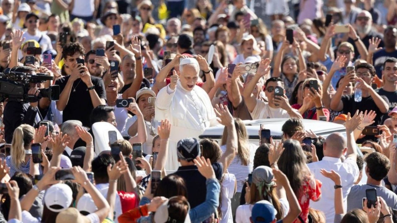Papa León XIV alista canonizaciones del primer Santo Millenial y del Santo de los Pobres