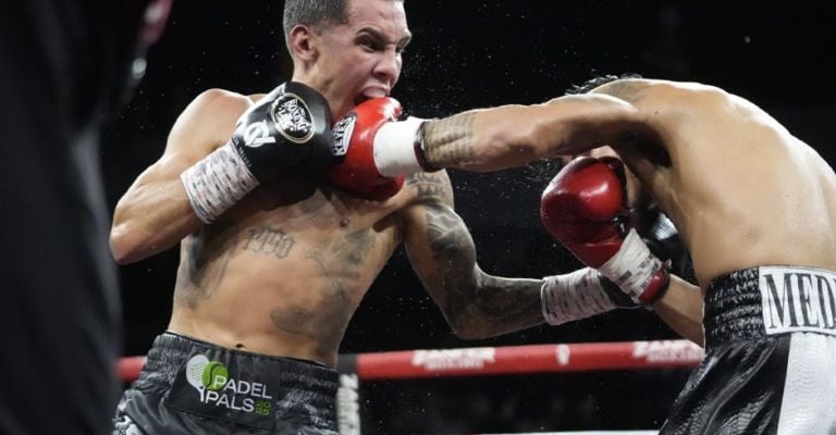 Oscar Valdez tiene regreso triunfal ante su gente: Derrota a Medina por decisión