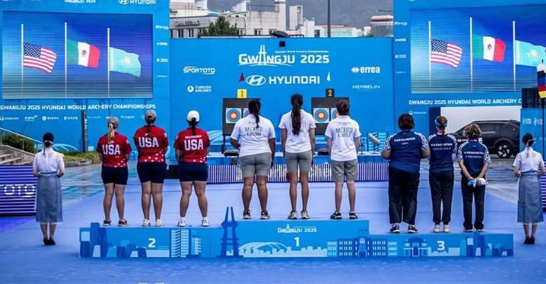 Las arqueras hicieron que sonara el Himno Mexicano