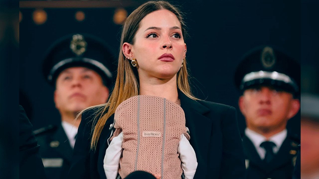 Tachan de “ridícula” a Mariana Rodríguez por FOTOS con su bebé en acto político