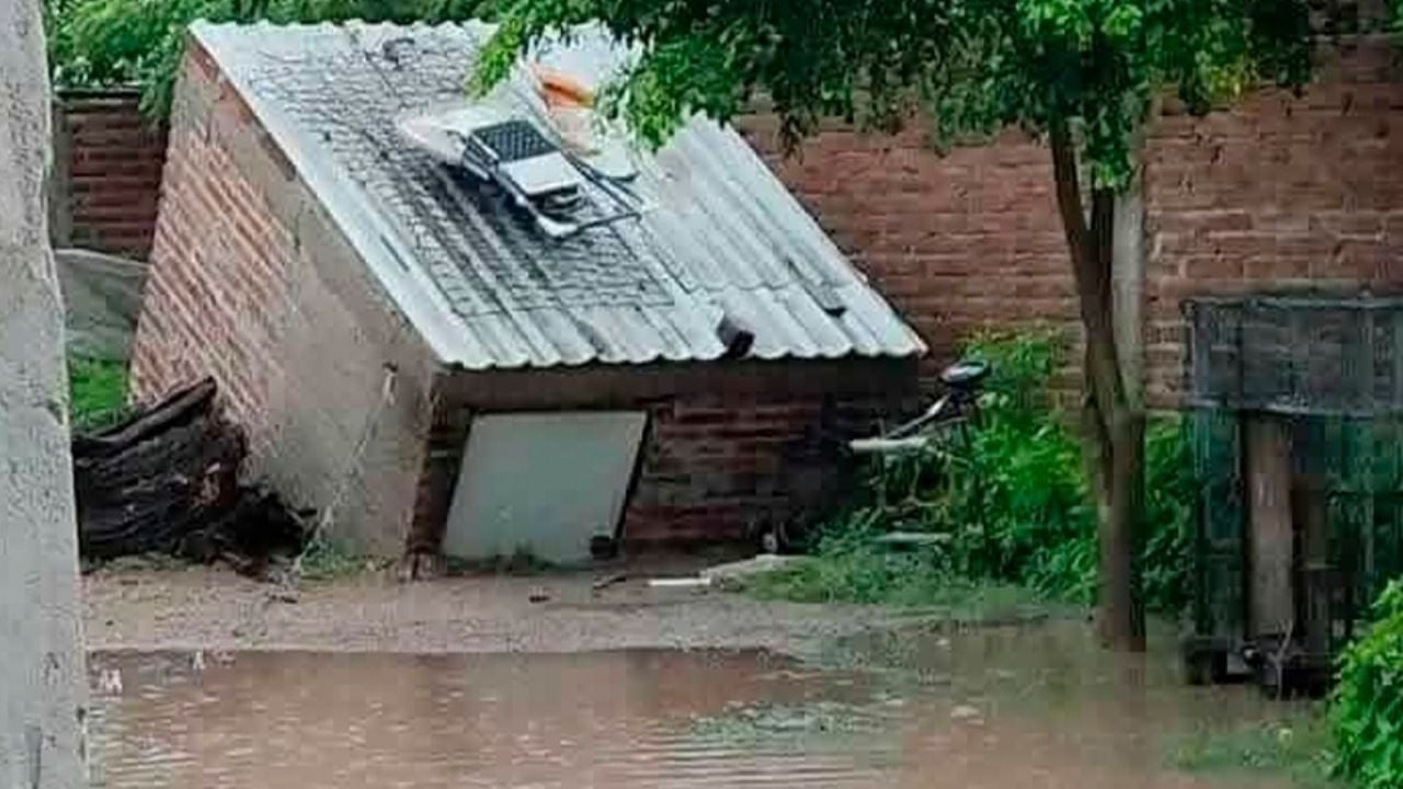 Paso de ‘Lorena’ causa derrumbe de casa y muere danzante pascola; etnia mayo pide vivienda segura