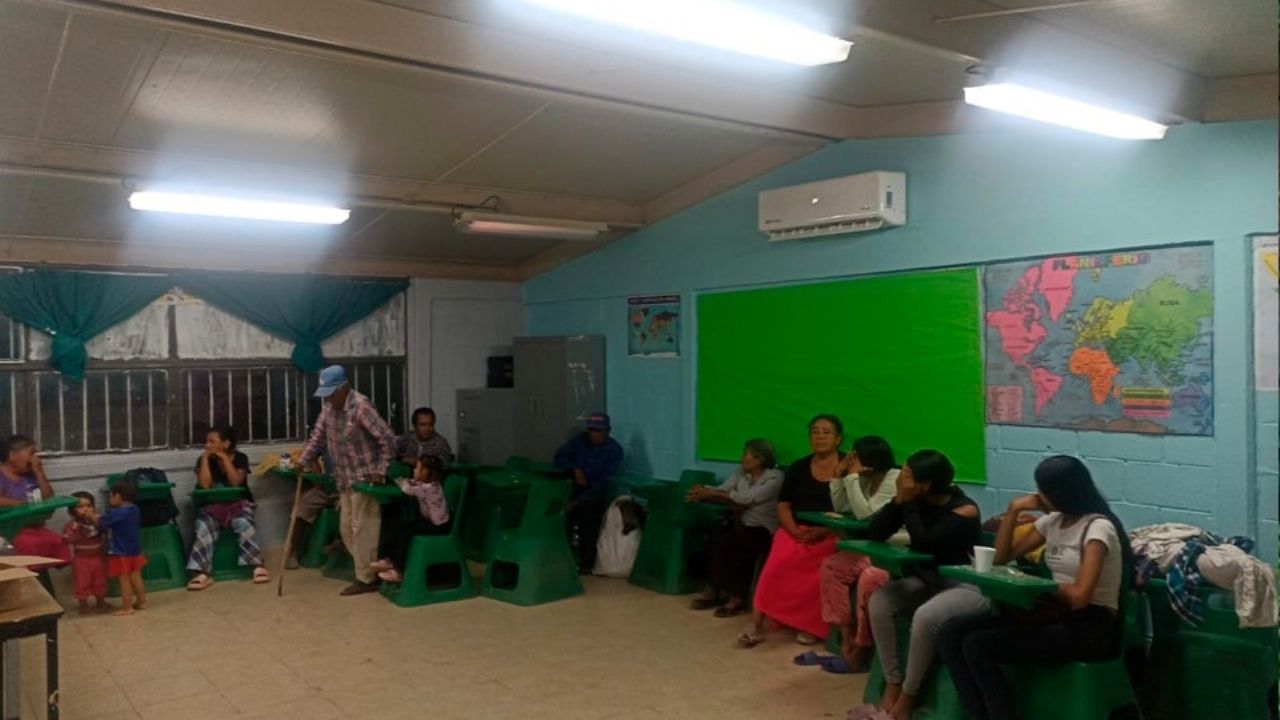 Escuelas en Huatabampo continúan como albergues en este regreso a clases