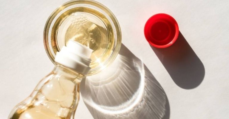 El vinagre repele a los mosquitos porque su fuerte olor irrita sus sensibles receptores olfativos