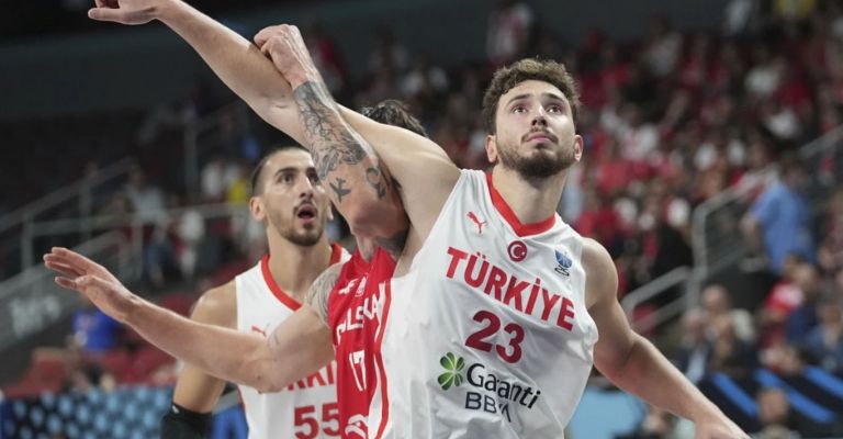 Sengun mostró su magia ante Polonia