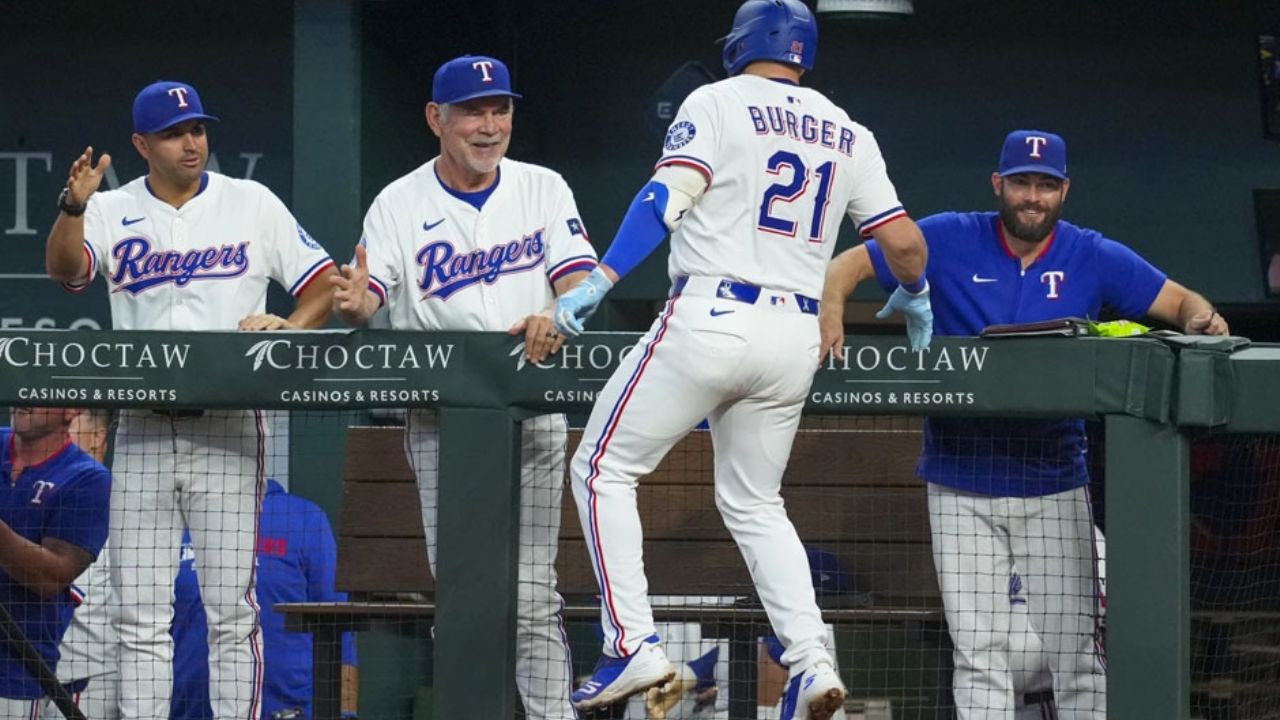 MLB: Rangers continúan imparables y completan la limpia ante los Brewers