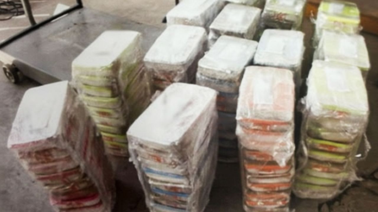 Aseguran casi 200 kilos de metanfetamina en Sonora; conductor intentó darse a la fuga