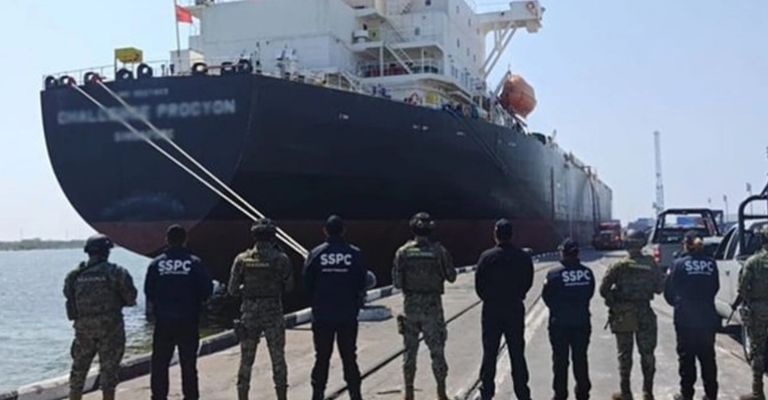 La FGR va contra mandos de Marina por red de 'huachicol fiscal'