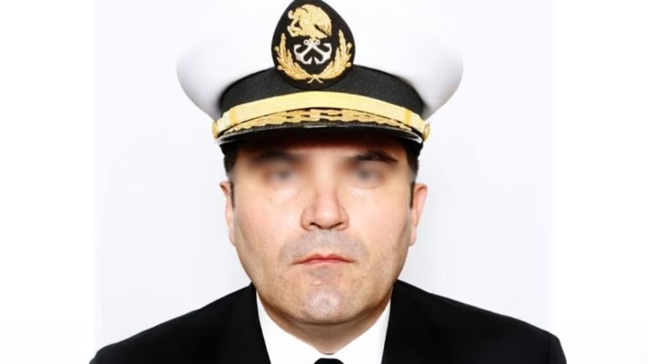 Interpol emite ficha roja contra Fernando Farías, contralmirante acusado de huachicoleo