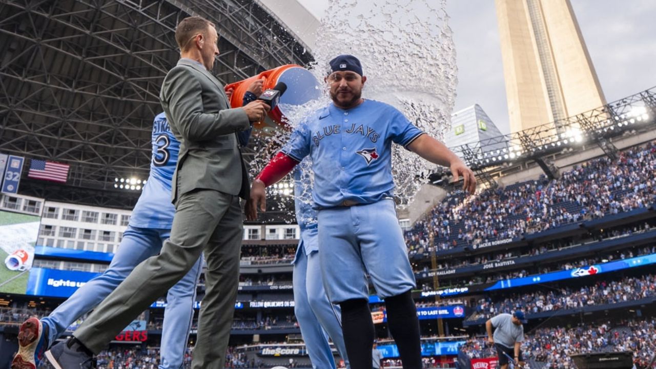 Mexicano Alejandro Kirk se viste de héroe en remontada de los Blue Jays ante Orioles