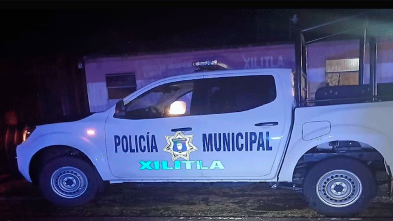 Policía detiene a personas que portaban insignias falsas en vehículos en Querétaro