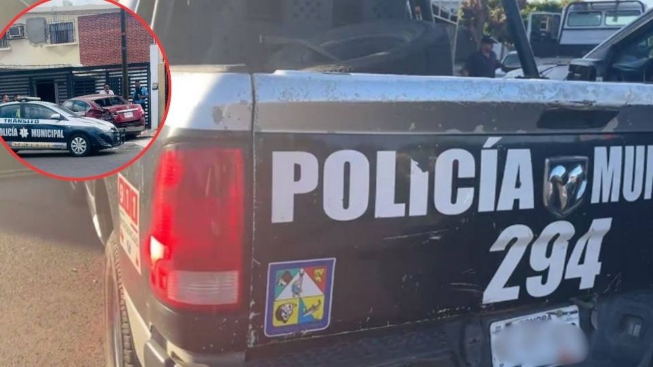Conductor es impactado por otro auto y se estrella contra una casa en Ciudad Obregón