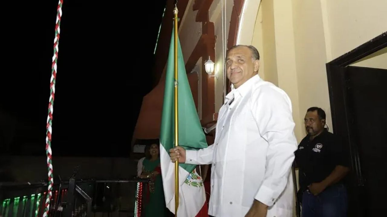 VIDEO: “¡Viva Josefa Ortiz de Pinedo!”: Alcalde de Campeche se confunde en Grito de Independencia