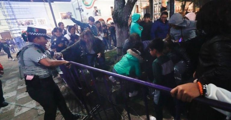 Se dijo que, antes de la llegada de los servicios de emergencia, fueron los mismos asistentes quienes auxiliaron al menor