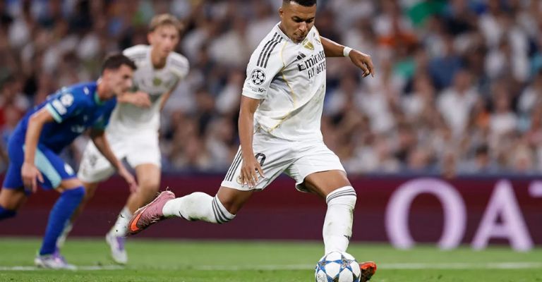 Mbappé marcó desde el punto penal