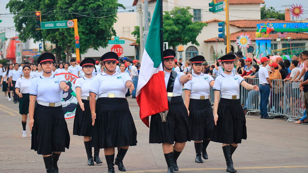 Ciudad Obregón: Realizan desfile cívico-militar; participan más de 23 contingentes