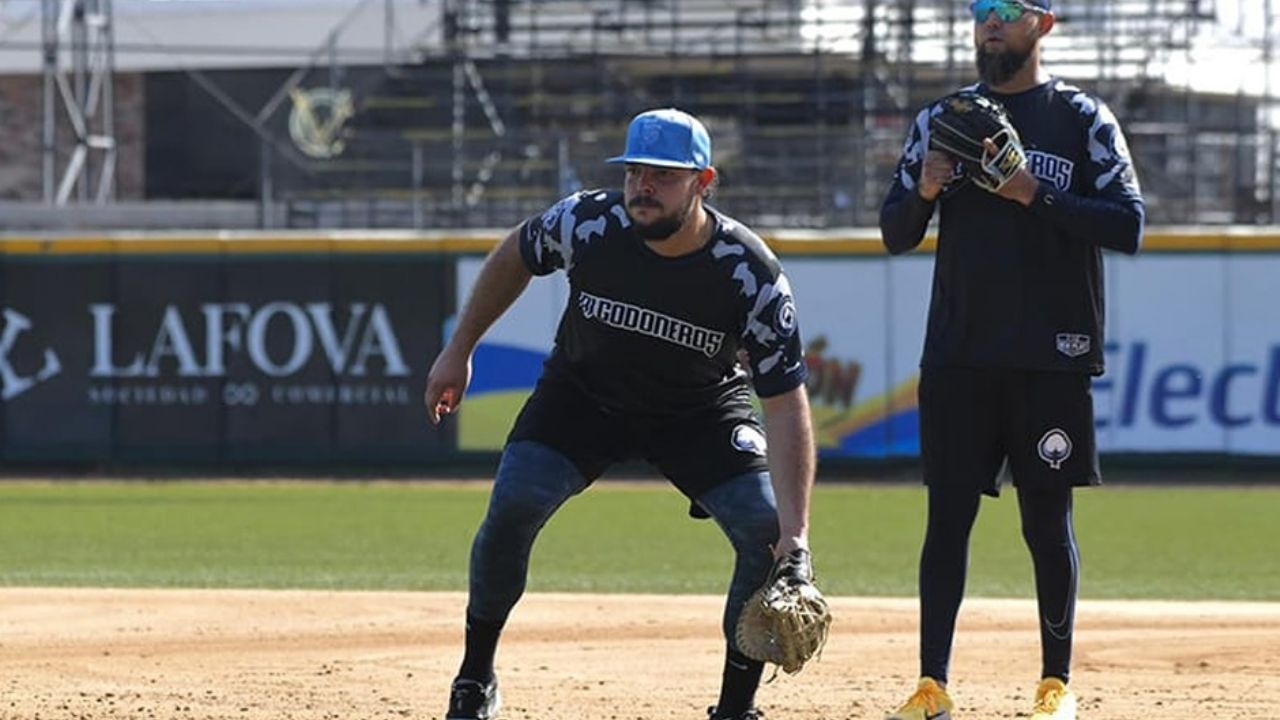 Los cañoneros Jesse Castillo y Roberto Ramos reportan a los entrenamientos de Algodoneros