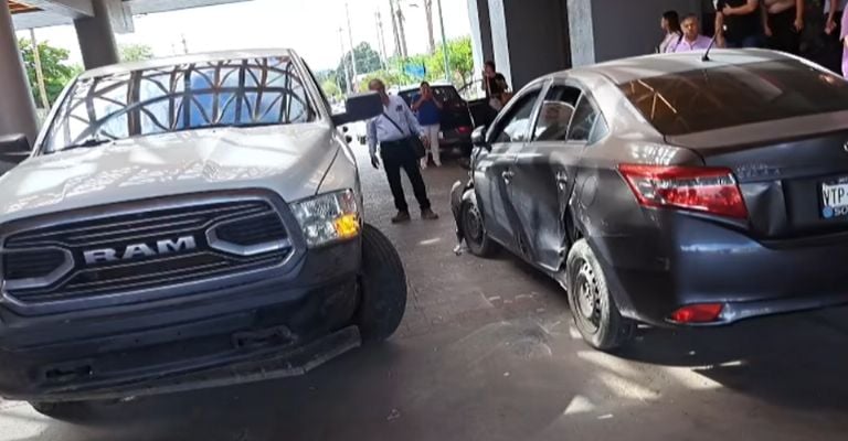 Fuerte choque en Hermosillo deja mujer lesionada 