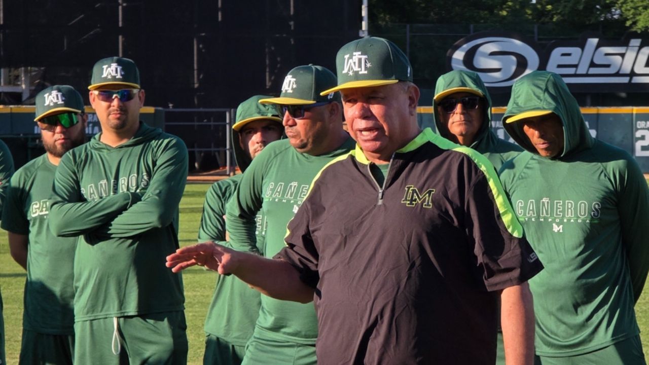 ¡Llegó el jefe! El manager Félix Fermín dirige su primera práctica con Cañeros de Los Mochis
