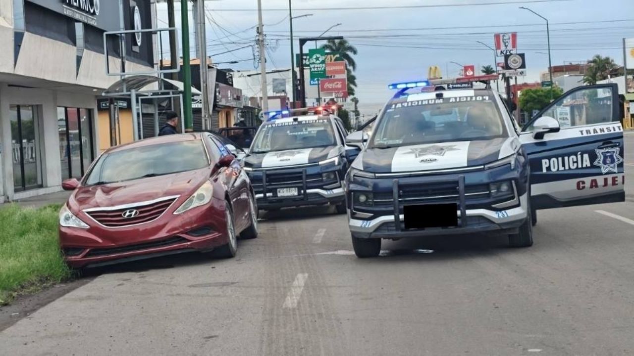 Reportan detención de conductora sospechosa en calles del Centro de Ciudad Obregón