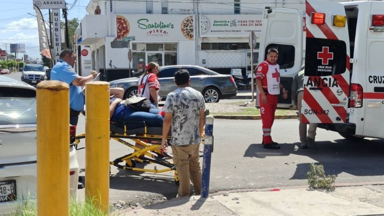 Se registra fuerte choque por no respetar el alto en Ciudad Obregón; hay una lesionada