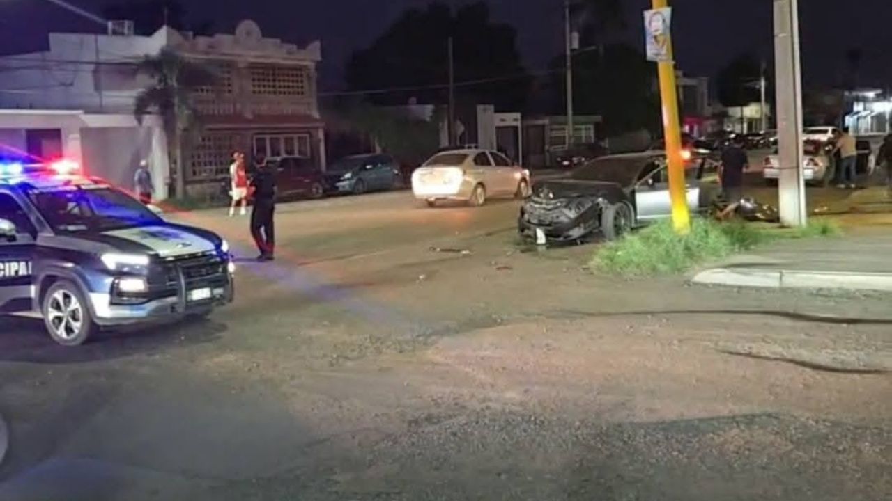 FUERTE accidente en Ciudad Obregón moviliza a las autoridades: Tres vehículos chocaron