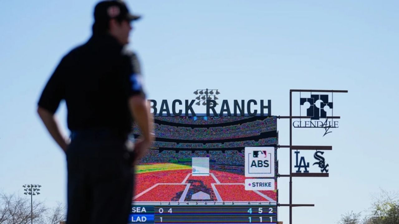 Llegaron para quedarse; MLB aprueba árbitros robots a tiempo completo para 2026
