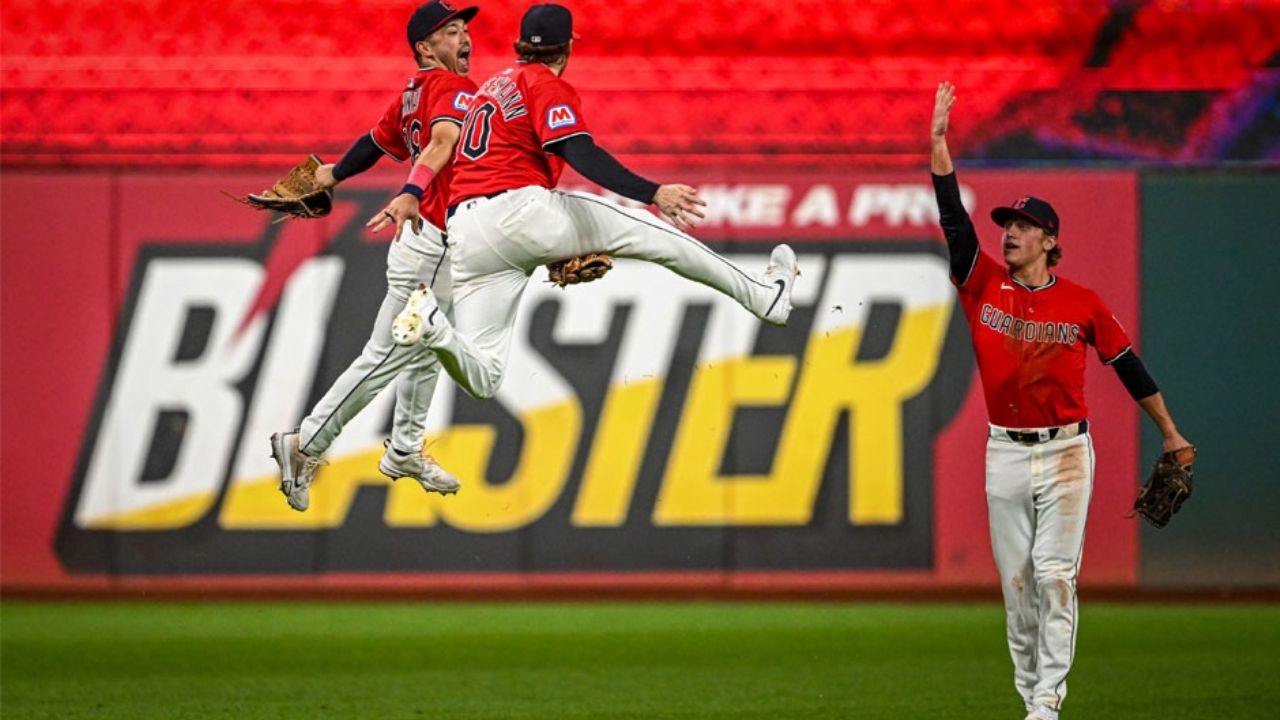 Guardians ganan y alcanzan a Tigers en la cima de la División Central de la Americana