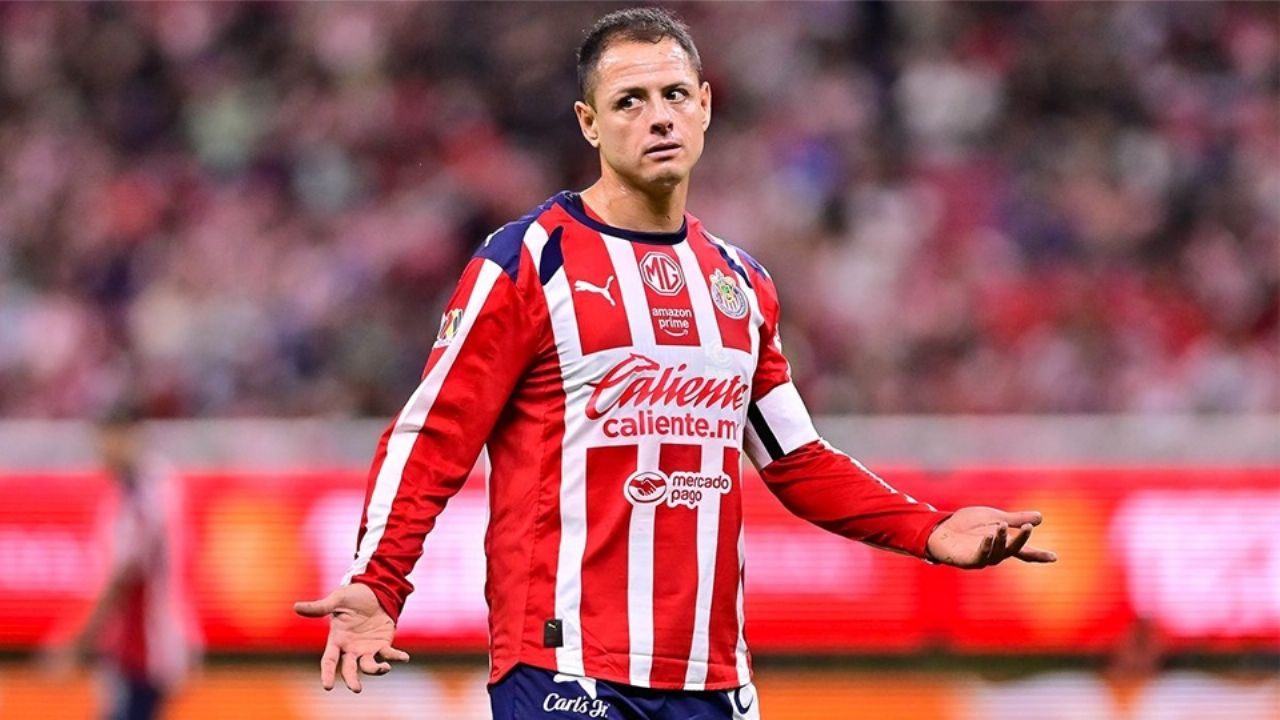 “Es un equipo malo”: Periodista culpa a Chivas por mal rendimiento del ‘Chicharito’ Hernández