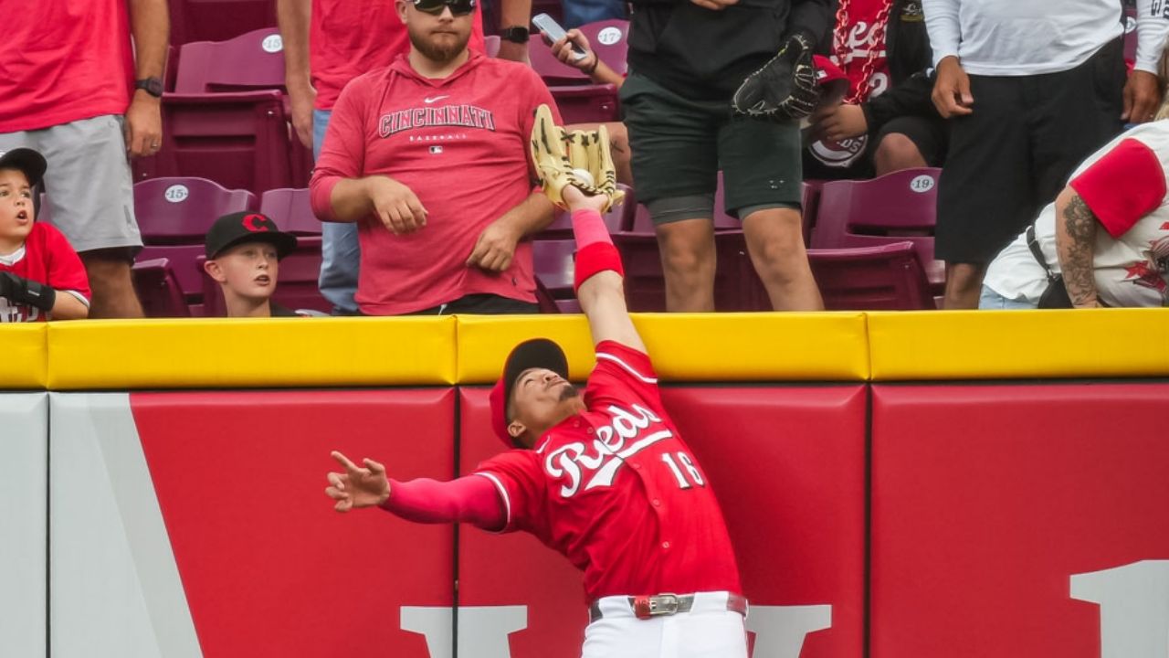 Marte se ‘roba’ un jonrón y los Reds ganan para seguir en la pelea por el comodín