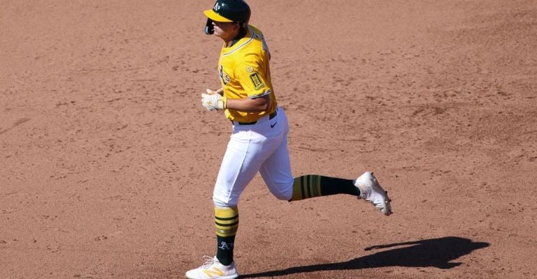 Kurtz pegó dos jonrones para los Athletics