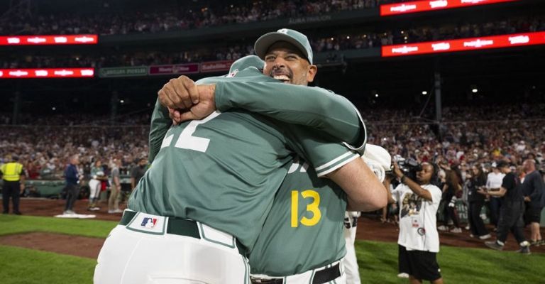 Cora logró meter a Boston a los playoffs