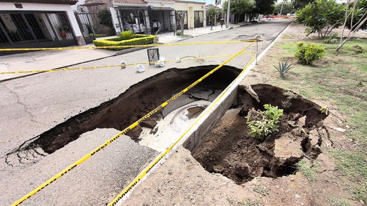 Ciudad Obregón sigue enfrentando socavones tras las lluvias; nuevo hundimiento en la calle Mayo