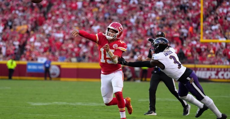 Mahomes aprovechó las ventajas para sacar el triunfo
