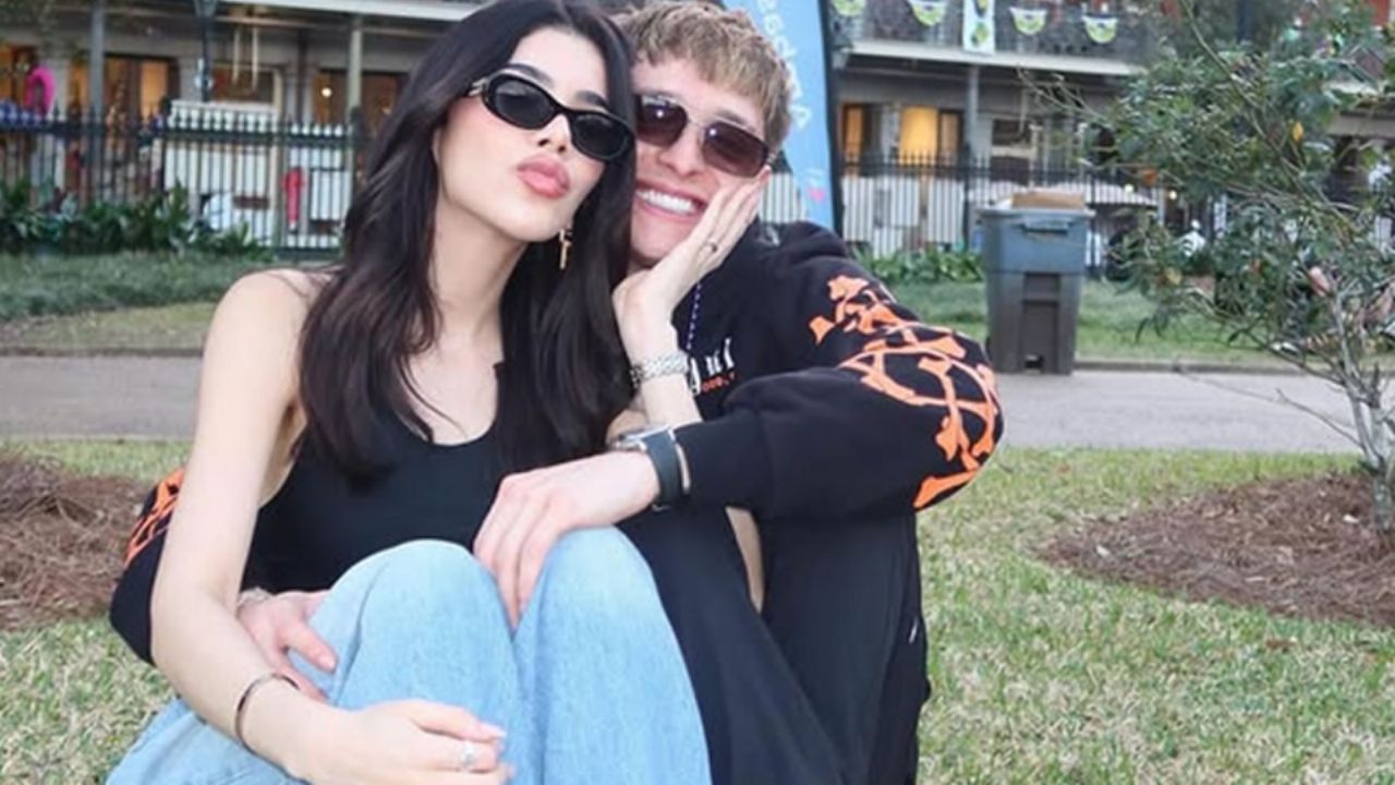 Kenia Os responde a los halagos que recibió Peso Pluma por su nuevo look: “Es mío, así que no me preocupo”