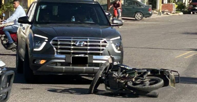 El motociclista resultó lesionado a causa del percance vial
