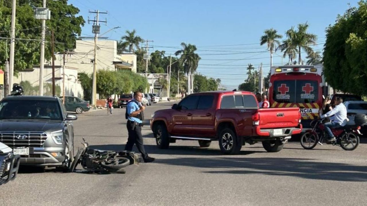 Conductora provoca accidente y lesiona a joven motociclista al norte de Ciudad Obregón