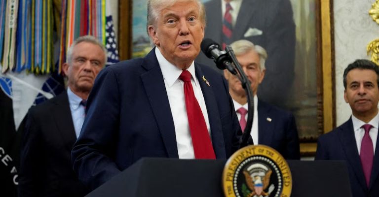 El grupo terrorista aseguró estar dispuesto a discutir detalles del plan de paz del mandatario estadounidense