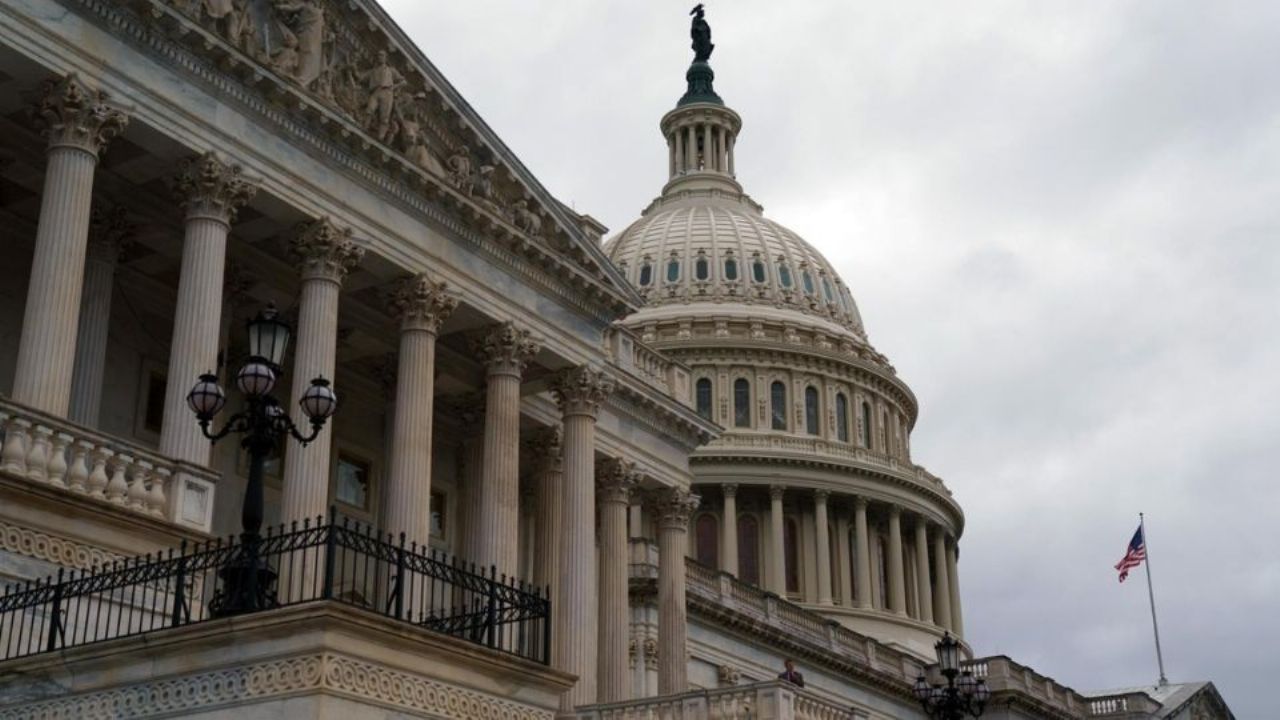 Demócratas extenderán cierre de Gobierno en Estados Unidos por disputa en subsidios