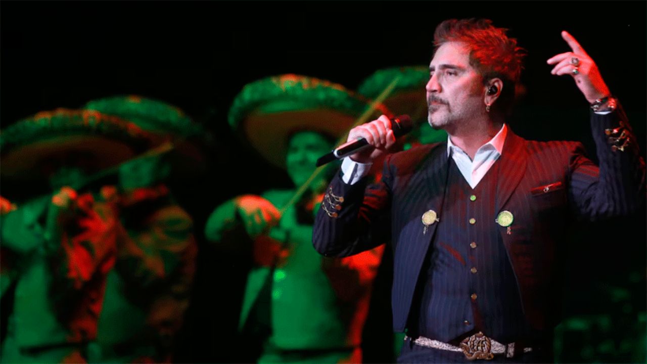 Emotivo cierre en CDMX: Alejandro Fernández despide su gira en honor a ‘Don Chente’