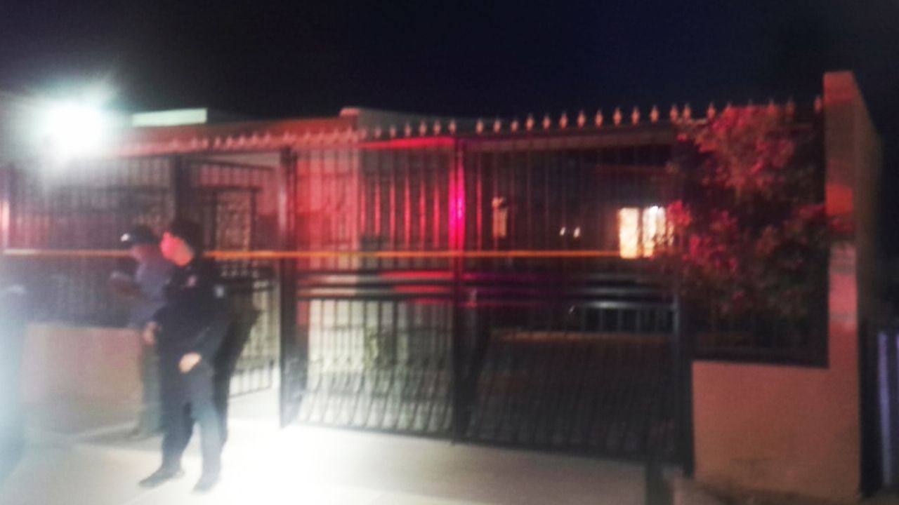 Joven agrede a cuchilladas a su propia madre e intenta quitarse la vida en Caborca