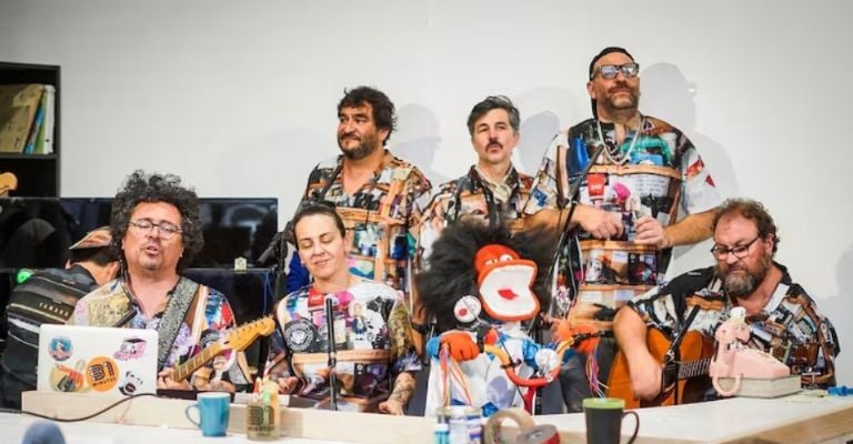 Con música y crítica social 31 Minutos presenta su Tiny Desk