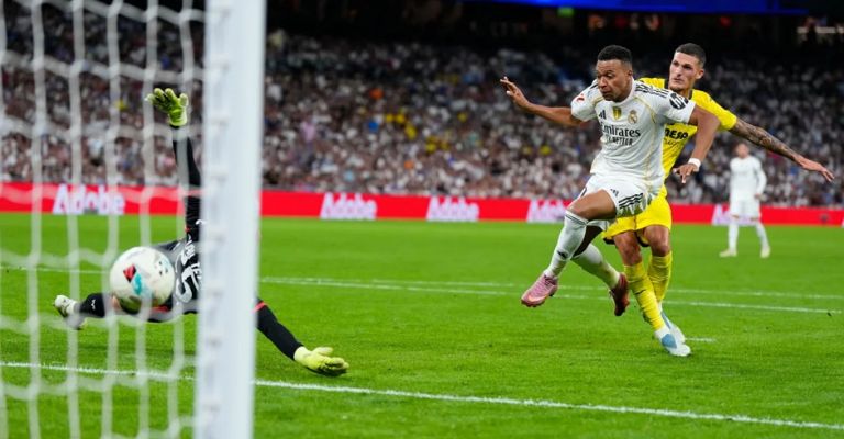 Mbappé anotó ante el Villarreal
